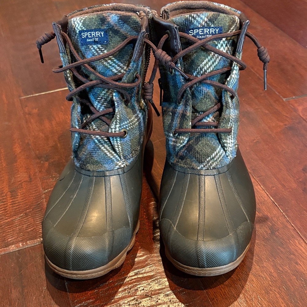 Sperry Black and Green Plaid Boots